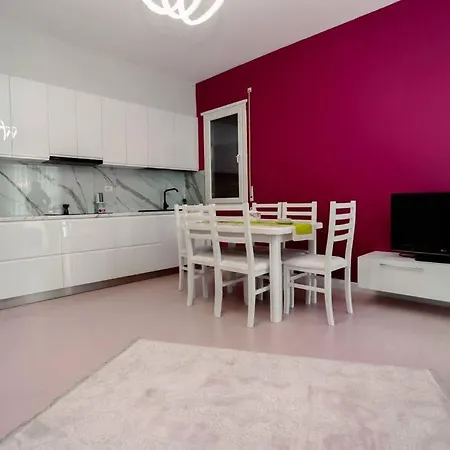 Briel Near City Center 아파트 Vlorë
