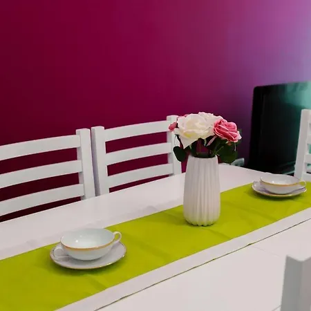 Briel Near City Center 아파트